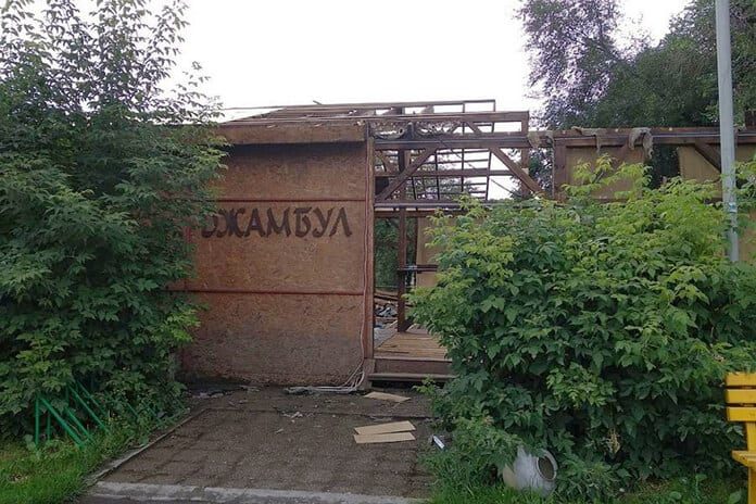 В Новокузнецке разбирают кафе Джамбул, где застрелили криминального авторитета Жестокова