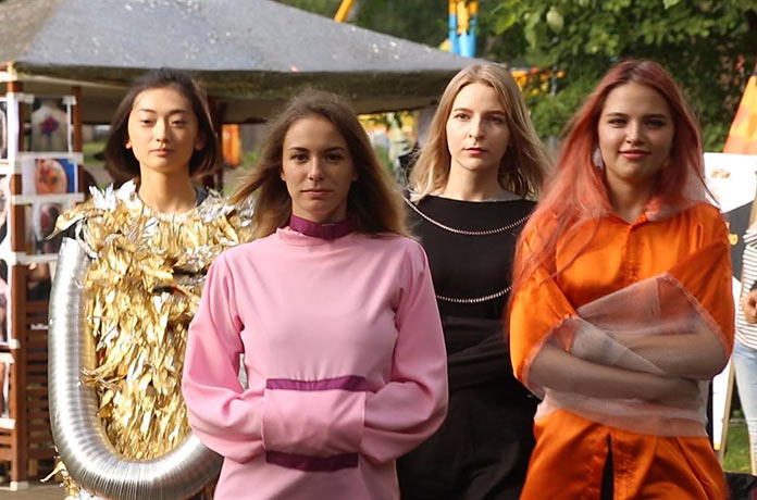 В Томске прошел модный показ смирительных рубашек