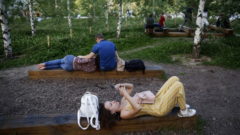 Секс-парк «Зарядье». Депутат не дожил до пенсии. Бешеная туристка и другие интересности недели